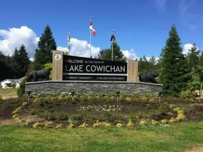 Welcome to the Town of Lake Cowichan sign with bear statues, Lake Cowichan BC